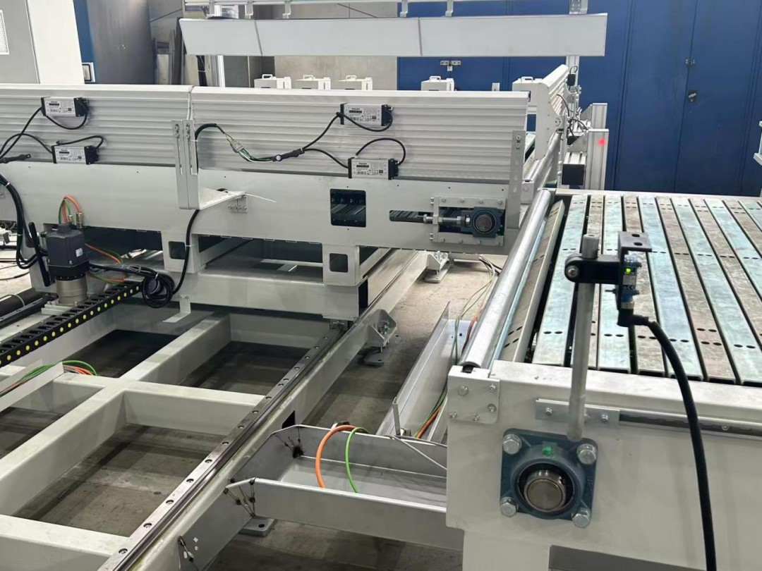 小革新大成效——光伏玻璃全自動(dòng)包裝線(xiàn)升級(jí)解鎖降本增效新密碼